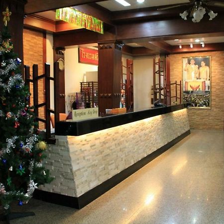 Sri Chumphon Hotel Buitenkant foto