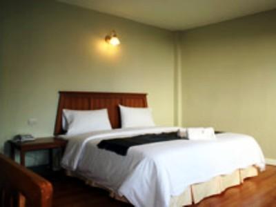 Sri Chumphon Hotel Buitenkant foto