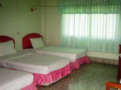 Sri Chumphon Hotel Buitenkant foto