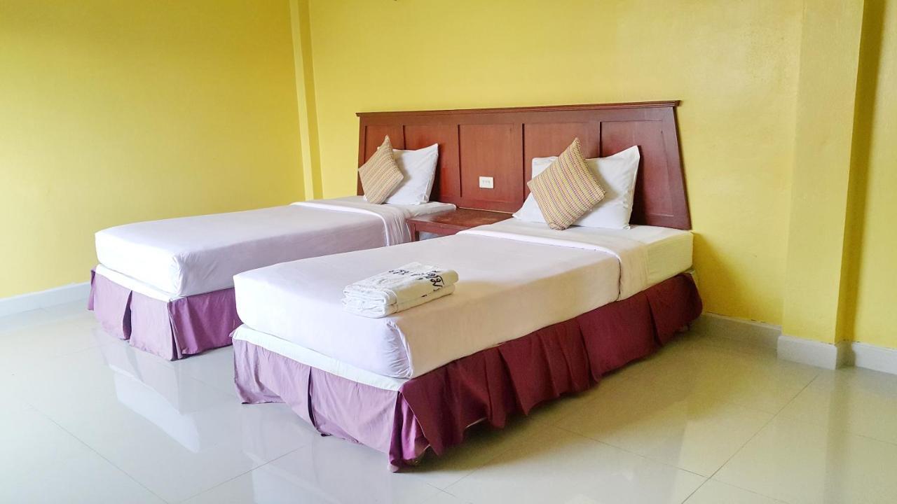 Sri Chumphon Hotel Buitenkant foto