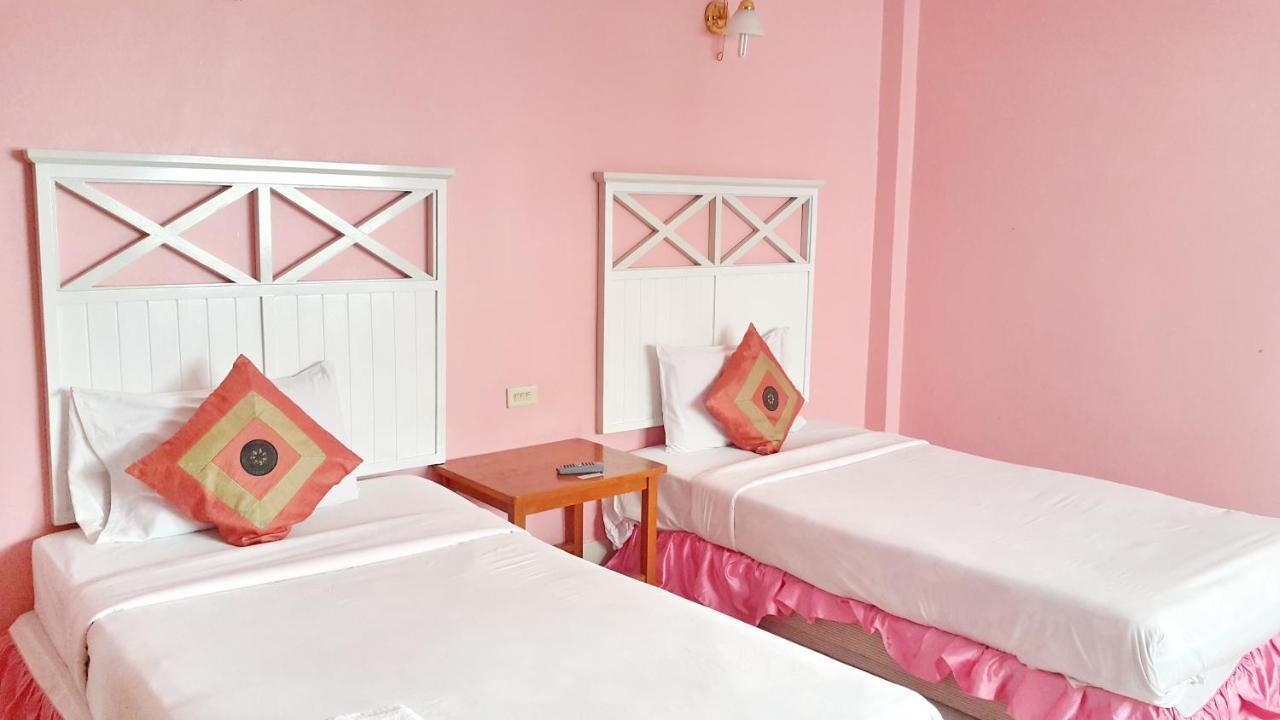 Sri Chumphon Hotel Buitenkant foto